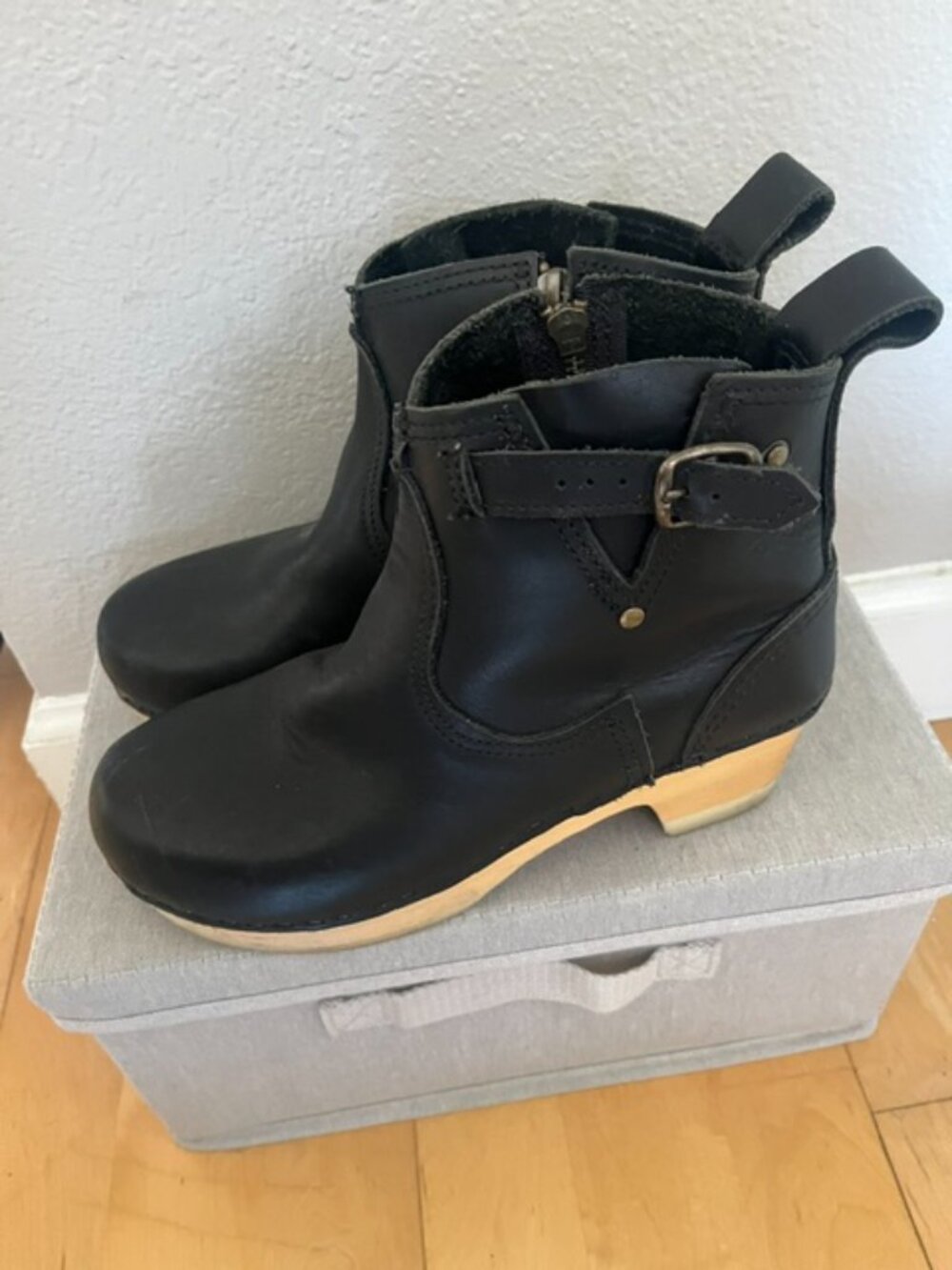 NO 6 leather bootie SZ 38